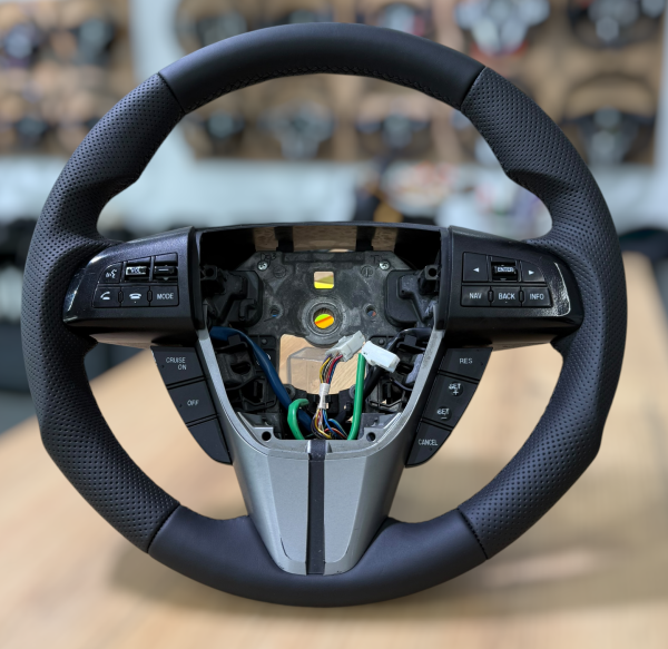 Mazda CX-7 (2012–2017) Lederlenkrad neu beziehen, Design A694